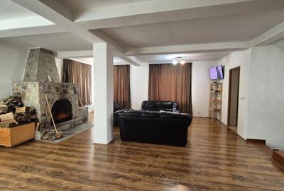 Casă cu 8 camere cu Canalizare în Central - 3