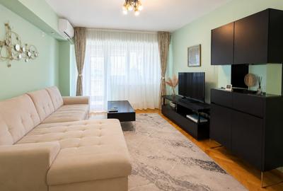 Apartament cu 3 camere în P-ța Victoriei