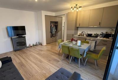 Apartament cu 3 camere semidecomandat, mobilat în Carpați 2