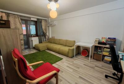 Apartament cu 2 camere decomandat, mobilat în Central