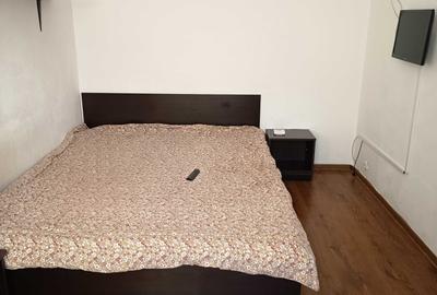 Apartament cu 2 camere semidecomandat în Craiovița Nouă