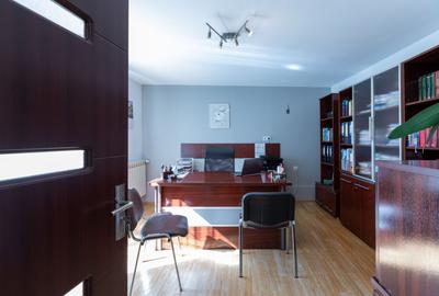 Casă individuală cu 8 camere cu Teren 397 Mp în Central - 41