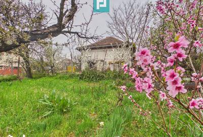 Casă cu 3 camere cu Canalizare în Central - 1