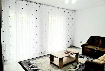 Apartament cu 3 camere decomandat, mobilat în Tractorul