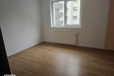 Apartament cu 3 camere decomandat în Tractorul