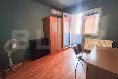 Apartament cu 3 camere semidecomandat în Micro 15
