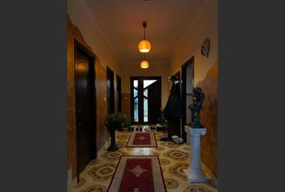 Casă cu 6 camere cu Canalizare în Vetiș - 2