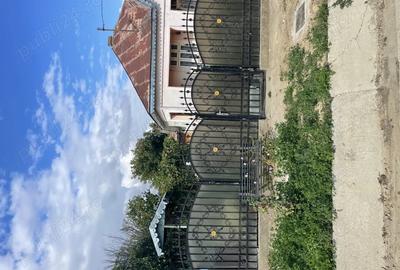 Casă cu 5 camere cu Teren 2820 Mp în Central - 2