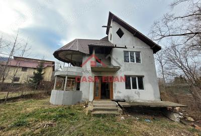 Casă cu 3 camere în Breaza