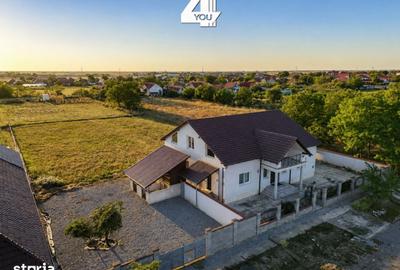 Casă cu 6 camere cu Teren 2886 Mp în Șiria