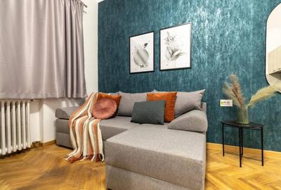 Apartament cu 3 camere semidecomandat în P-ța Romană