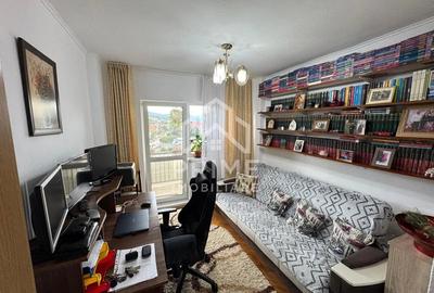 Apartament cu 4 camere decomandat în Cetate