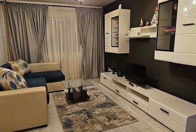 Apartament cu 3 camere decomandat în Calea București