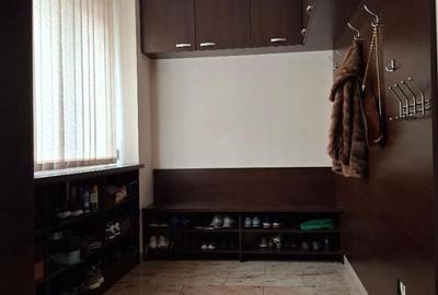 Casă cu 8 camere cu Canalizare în Tineretului - 4