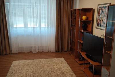 Apartament cu 3 camere în Mihai Bravu