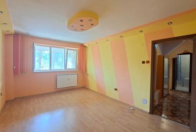 Apartament cu 2 camere decomandat în Micro 18