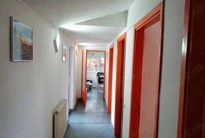 Casă cu 10 camere cu Teren 379 Mp în Central