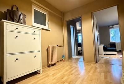 Apartament cu 4 camere decomandat în Tei