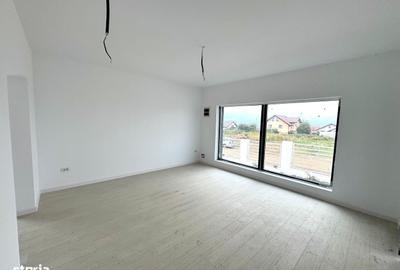 Casă cu 4 camere în Uricani