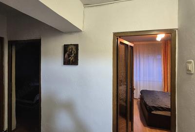 Apartament cu 3 camere decomandat în Buzaului