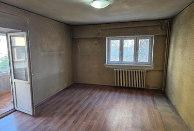 Apartament cu 3 camere decomandat în 1 Mai - 5