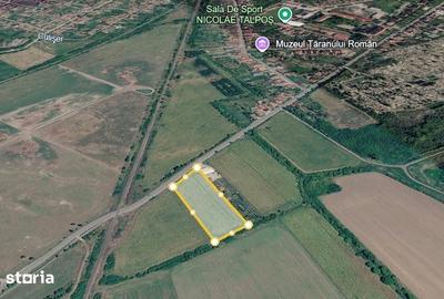 Teren de 9800 mp, în Central