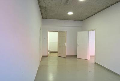 Casă cu 6 camere cu Garaj în DN 1 - 11