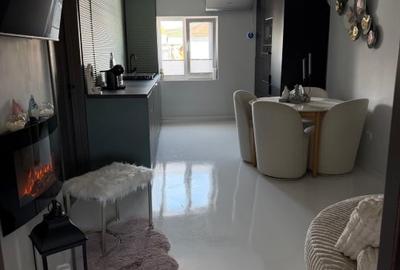 Apartament cu 3 camere decomandat, mobilat în Central