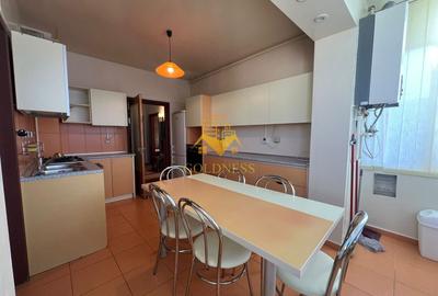 Apartament cu 3 camere decomandat, mobilat în Central