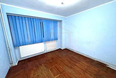 Apartament cu 3 camere decomandat în Micro 18