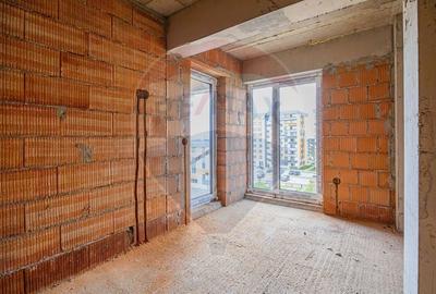 Apartament cu 3 camere semidecomandat în Tractorul - 8