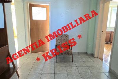 Apartament cu 4 camere decomandat în Teilor