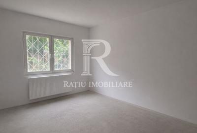 Apartament cu 4 camere decomandat în Decebal