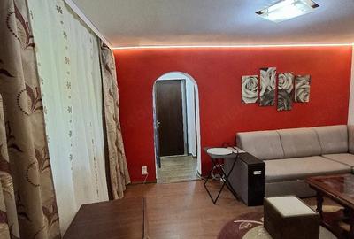 Apartament cu 3 camere semidecomandat în Central - 1