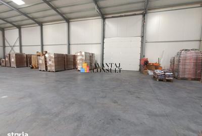 Spațiu comercial, de 560 mp, în Central - 4
