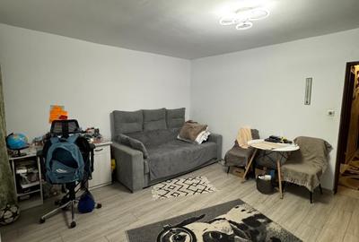 Apartament cu 2 camere decomandat în Nicolina