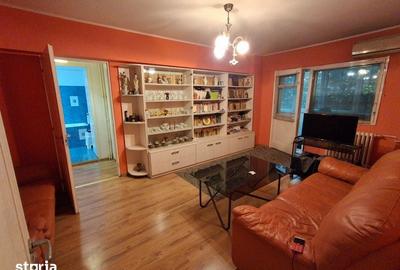 Apartament cu 3 camere semidecomandat în Vitan