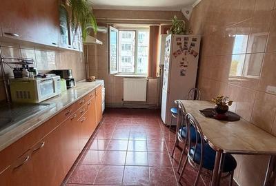Apartament cu 3 camere decomandat, mobilat în Călărași