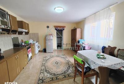Casă cu 4 camere cu Teren 732 Mp în Central - 2