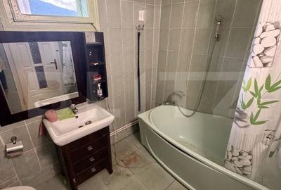 Casă cu 7 camere cu Teren 671 Mp în Central