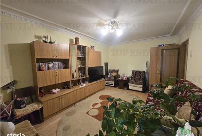Apartament cu 3 camere decomandat în Păcii