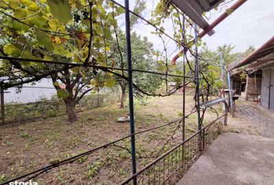 Casă cu 4 camere cu Teren 1100 Mp în Central
