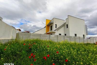 Casă cu 4 camere cu Teren 200 Mp în Central - 1