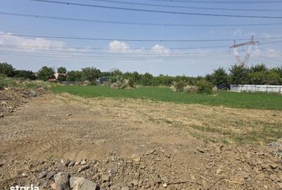 Teren de 3400 mp, în Titan