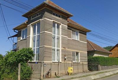 Casă cu 4 camere în Central - 4