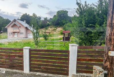 Casă cu 4 camere în Tureac