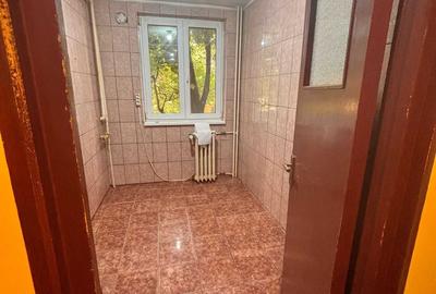 Apartament cu 3 camere semidecomandat în Berceni - 2