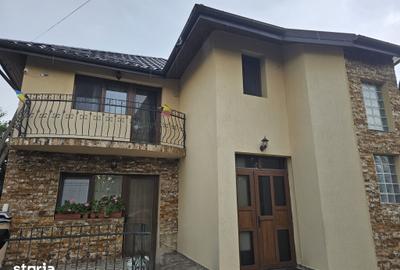Casă cu 5 camere cu Teren 250 Mp în Cățelu