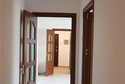 Apartament cu 3 camere semidecomandat în Central - 6