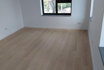 Spațiu comercial, de 160 mp, în Central - 4